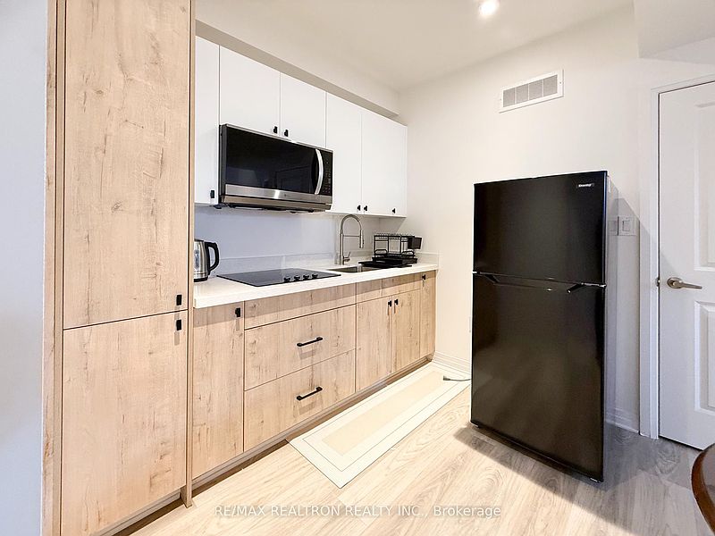 Oakville Townhouse for rent - 0 Bedrooms — photo 4
