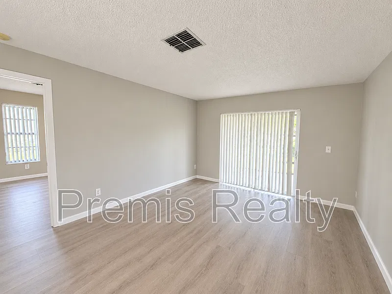 2 bed, 2.0 bath, 1205 sqft, $2,350 — Photo 3