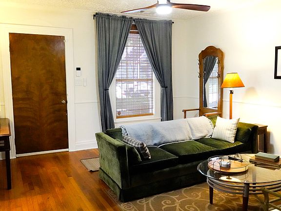 5th image of 897 Blythe St