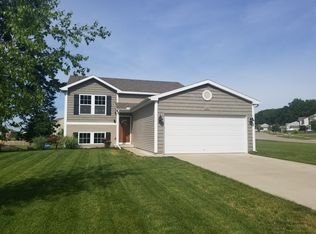 1627 Hamlet Dr SE, Lowell, MI 49331