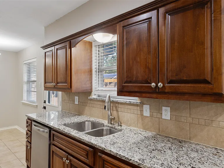 614 Cambridge Dr — Photo 17