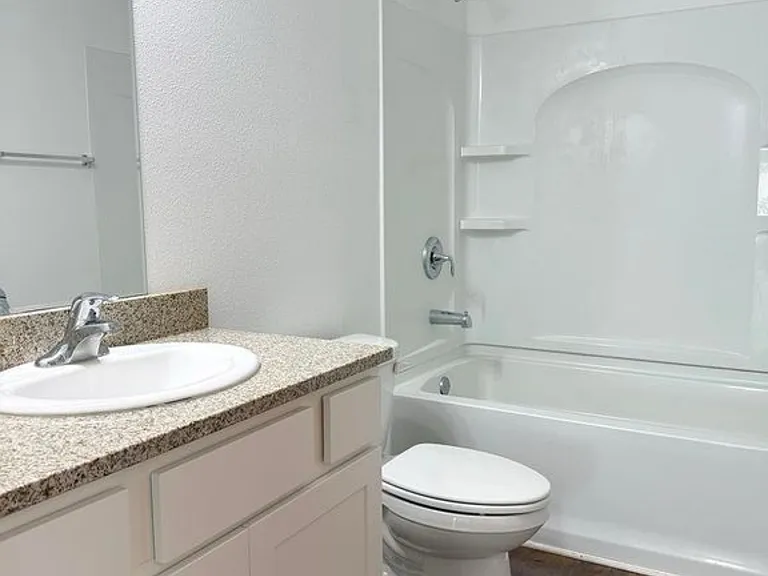 3064 Huntington Dr — Photo 12