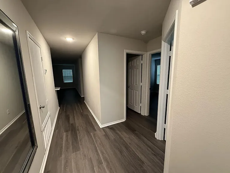 1961 Auburn Hills Dr — Photo 3