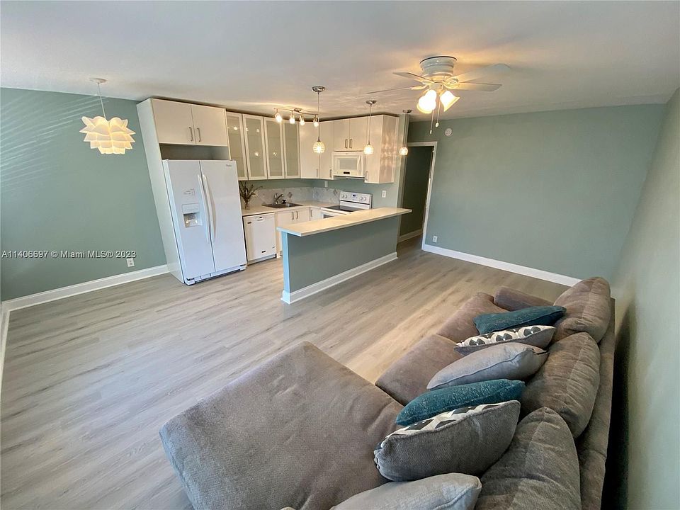 1st image of 2716 NE 30th Pl #207C