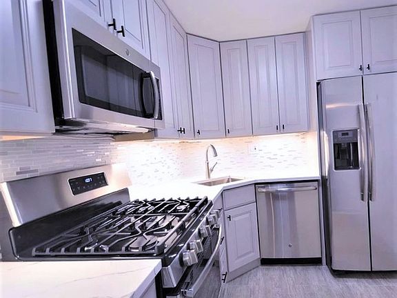 3rd image of 2005 Valencia Dr APT 110D