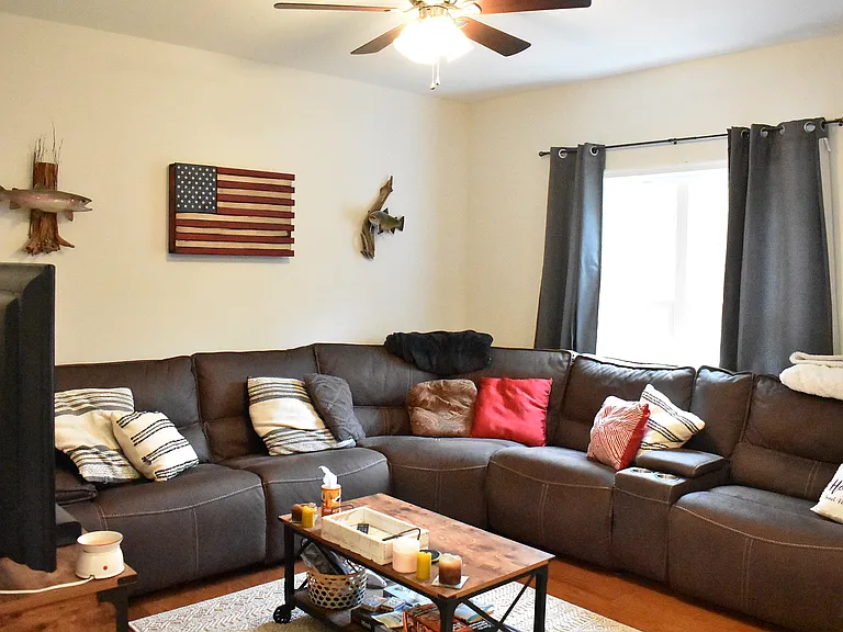526 Monticello Cir — Photo 2