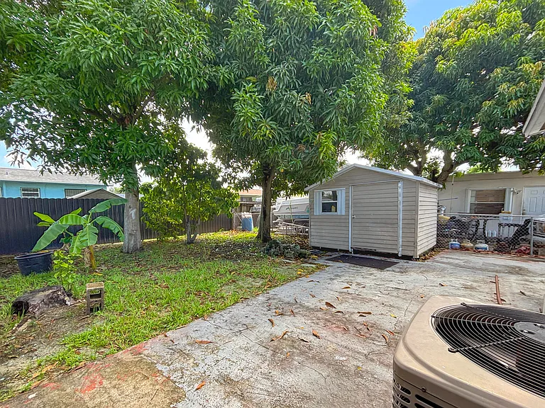 3645 NW 195th Ter — Photo 28