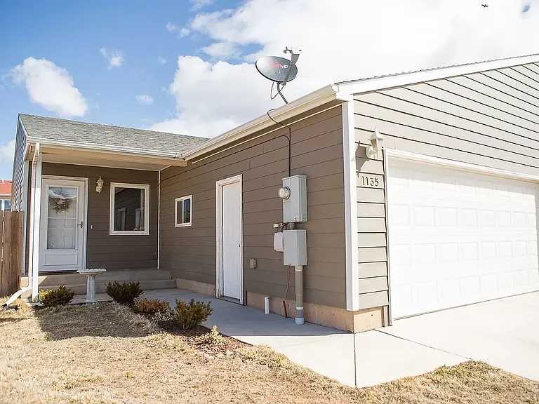 1135 Boswell Dr — Photo 9
