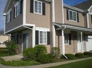 645 Silver Creek Rd, Woodstock, IL 60098