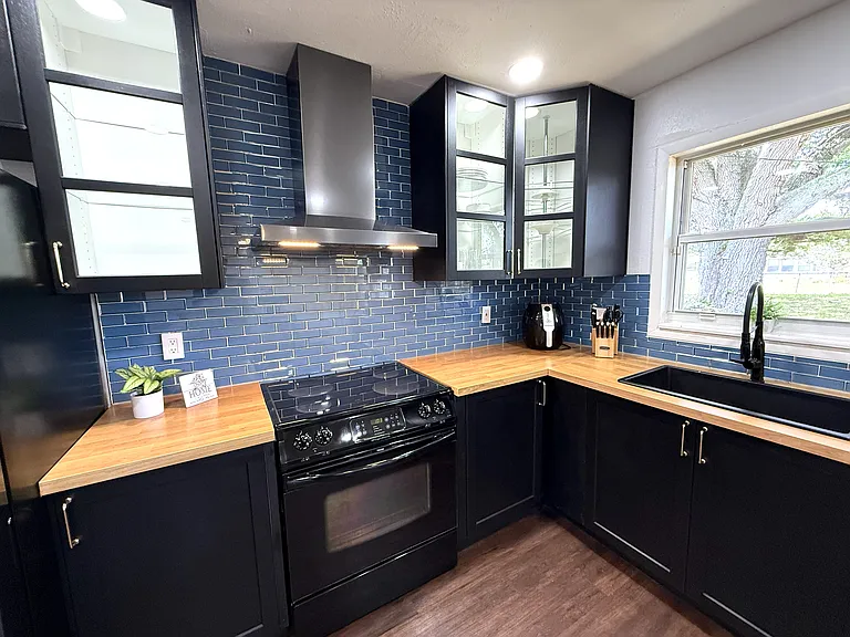 668 Hampton Dr NE — Photo 15