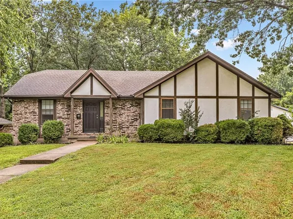 3612 NE Chapel Dr, Lees Summit, MO 64064