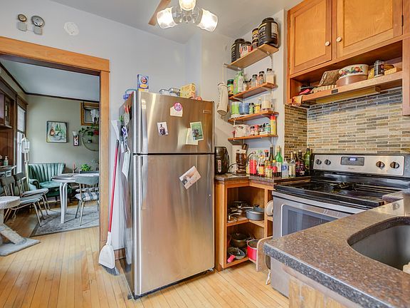 5th image of 2909 Irving Ave S #1