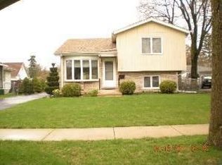 354 Oxford Rd, Des Plaines, IL 60016