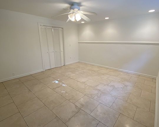 3rd image of 946 N Doheny Dr #1/2