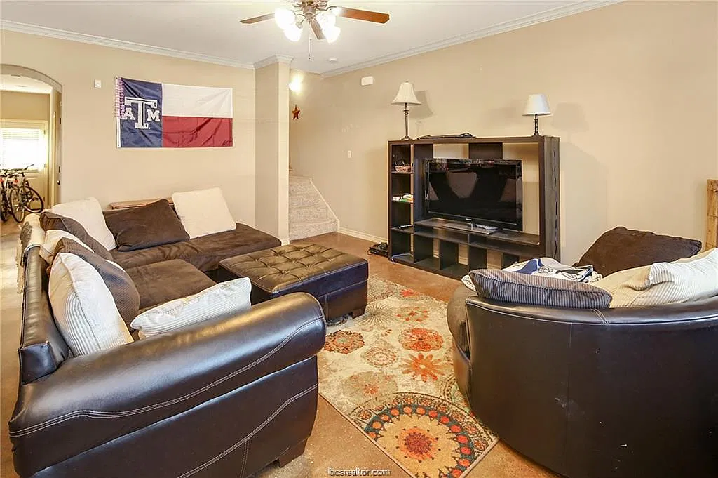 4 bed, 1853 sqft, $2,800 — Photo 1