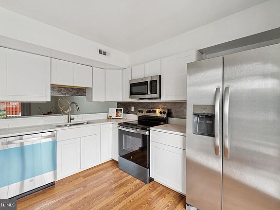 3rd image of 3664 Masthead Trl