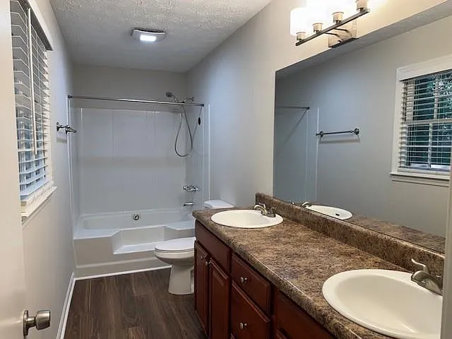 130 Lori Ln — Photo 12