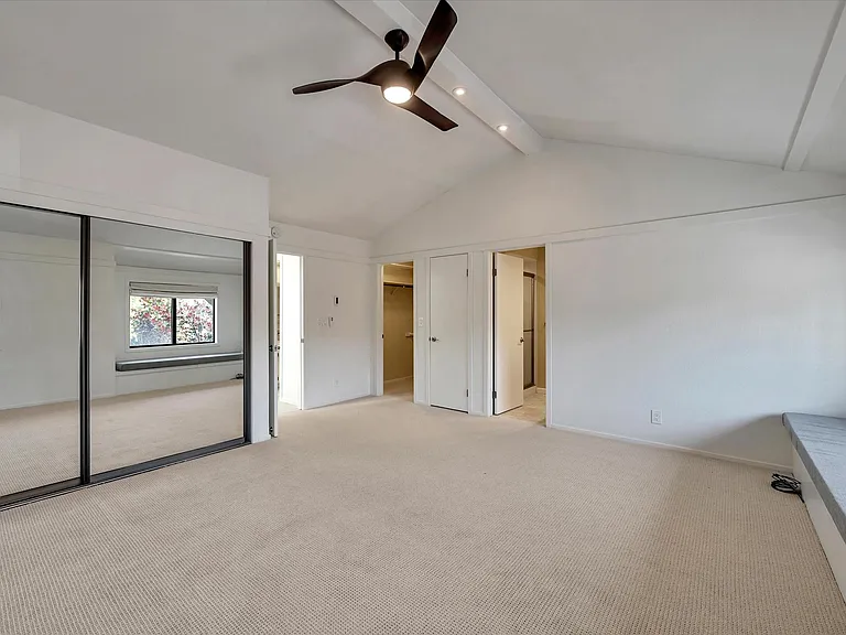 4 W Harbor Dr — Photo 30