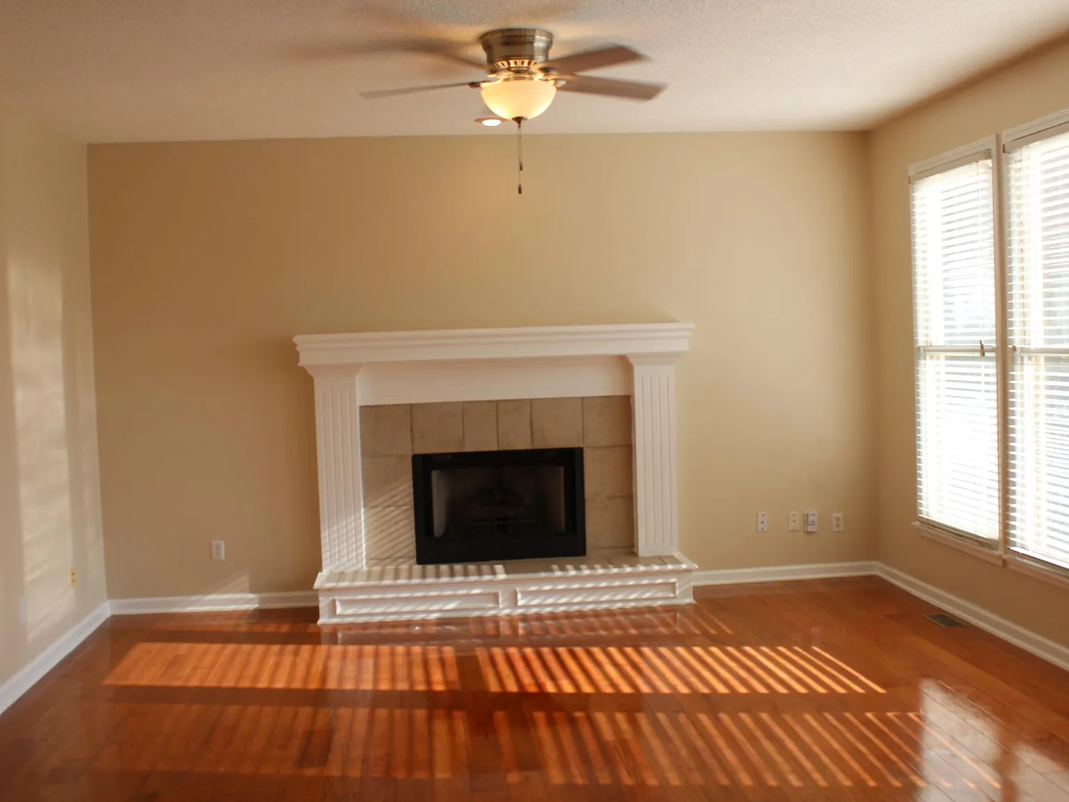 4 bed, 2.5 bath, 2998 sqft, $2,950 — Photo 3