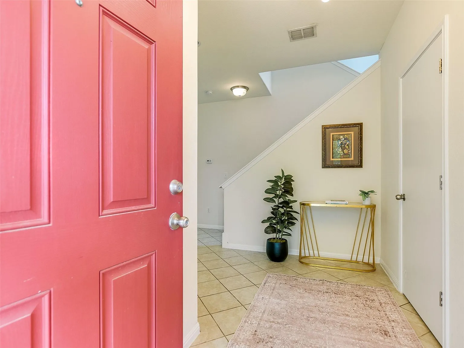 3 bed, 2.5 bath, 1931 sqft, $1,900 — Photo 2