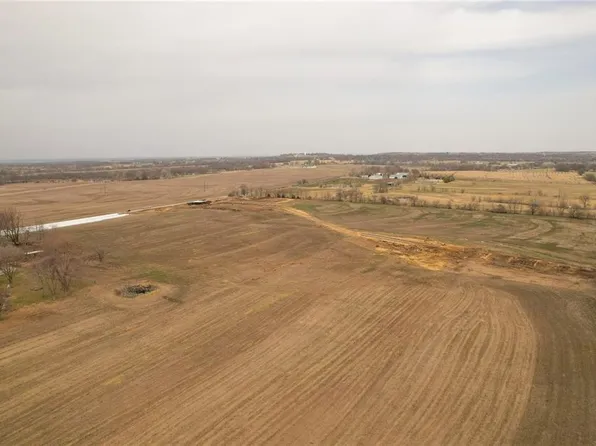 8 Hope Ln, Odessa, MO 64076