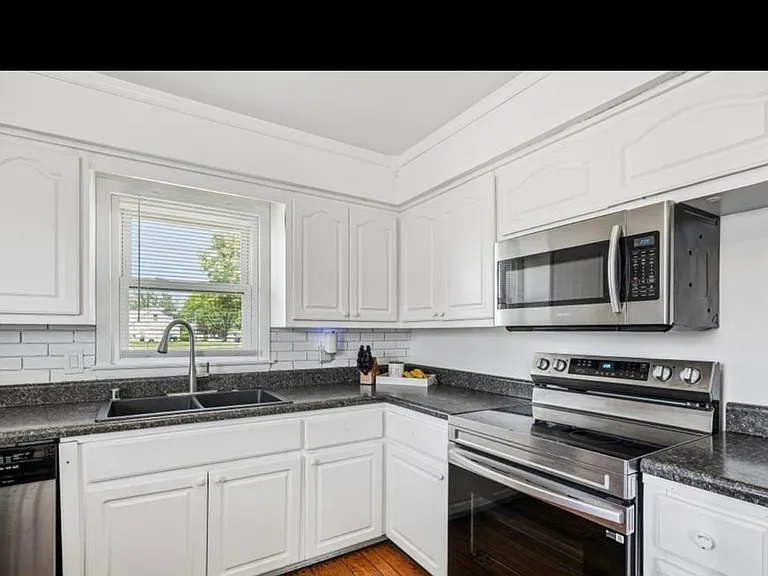 3940 Lasalle St — Photo 11