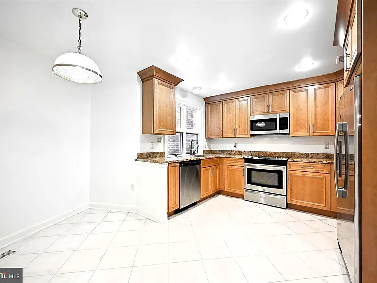 5330 Connecticut Ave NW — Photo 14