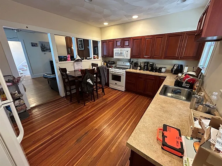 77 Bigelow St #0 — Photo 4