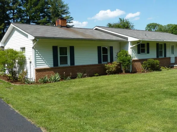 110 Lakeridge Cir, Troutville, VA 24175