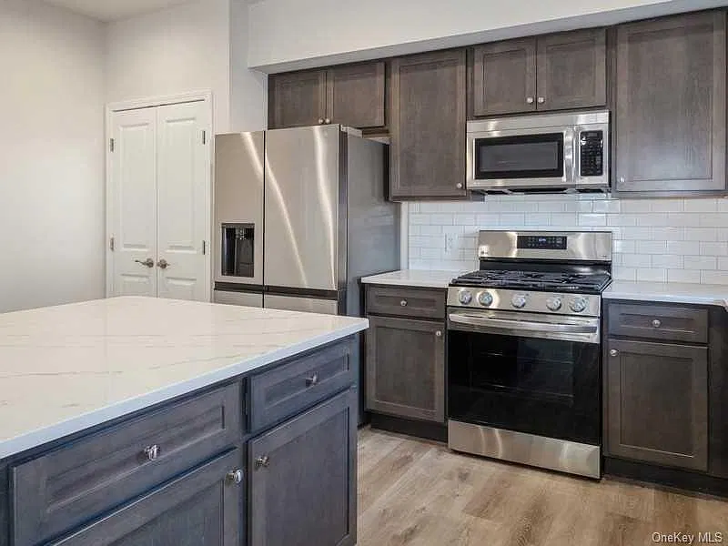 2 bed, 2.0 bath, 1289 sqft, $2,825 — Photo 2