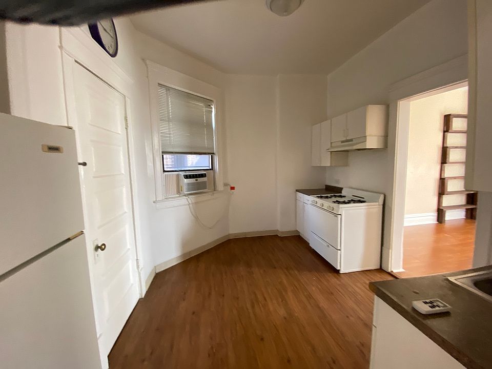 1st image of 1009 S Oakley Blvd APT 3R