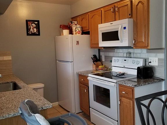 4th image of 27 Essex Sq