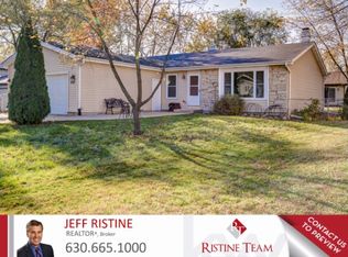 574 Cottonwood Cir, Bolingbrook, IL 60440