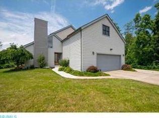 8393 Riverside Dr, Powell, OH 43065