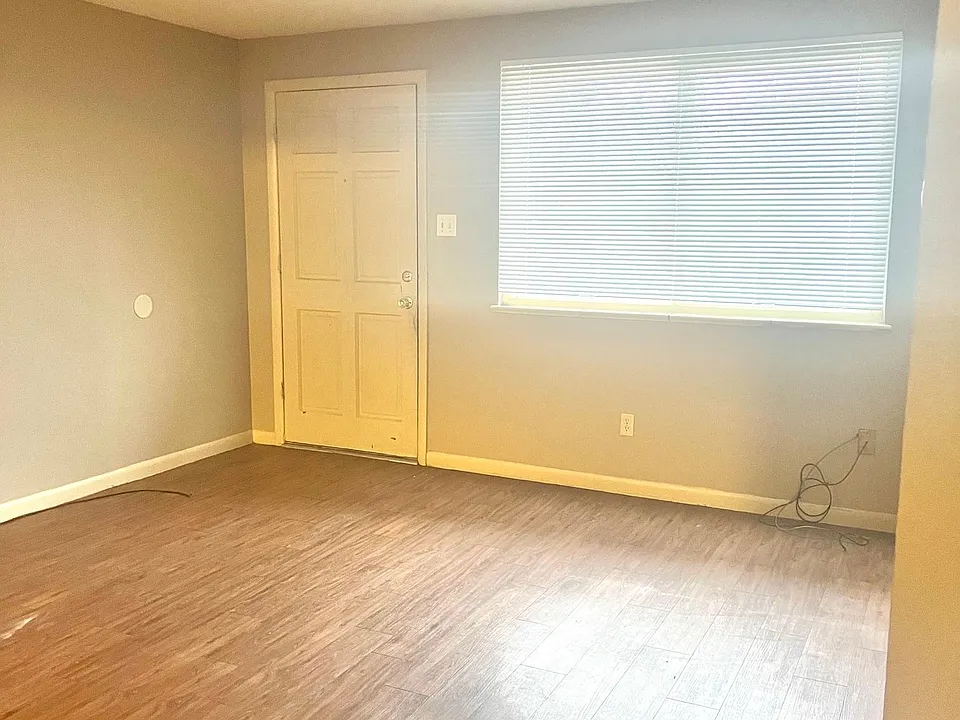 Spacious living room with LPV flooring