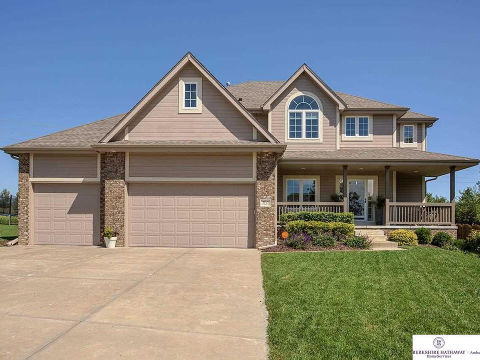 1st image of 3411 S 197th Cir