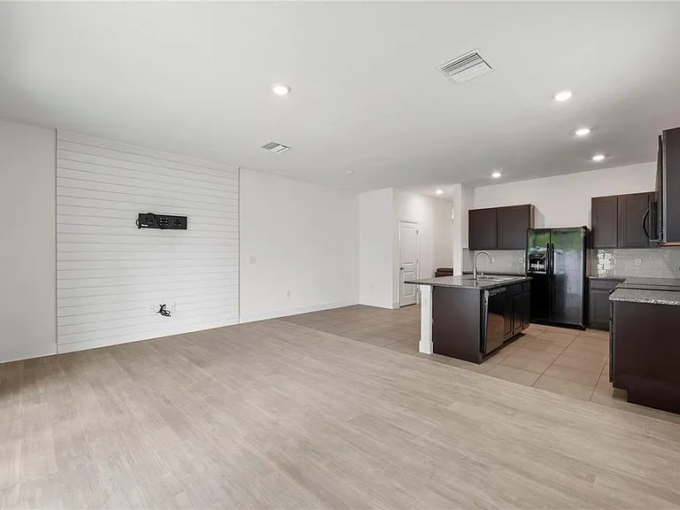 2878 Suncoast Plains Dr — Photo 22