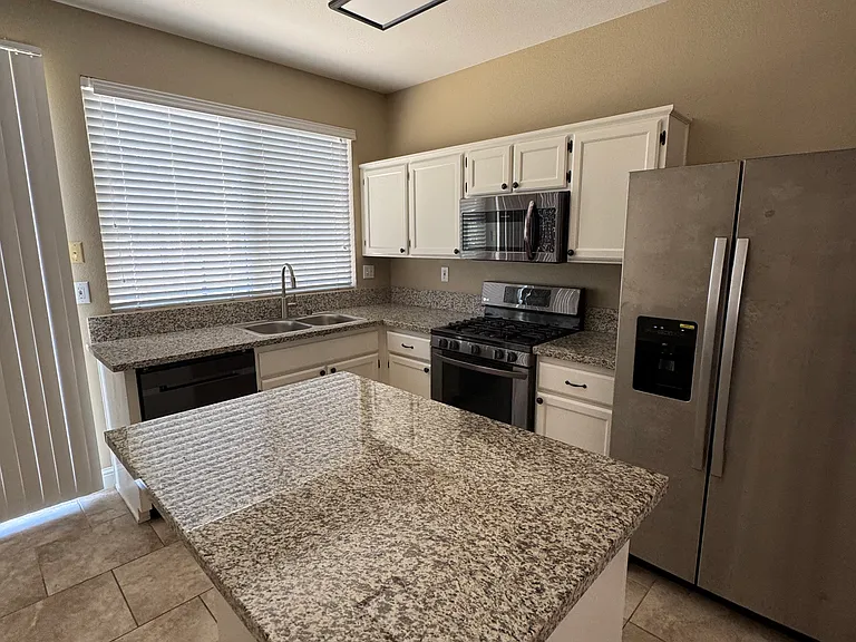 901 Ross Dr — Photo 17