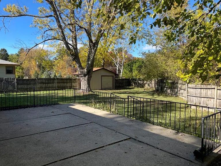 325 Winwood Ave — Photo 3