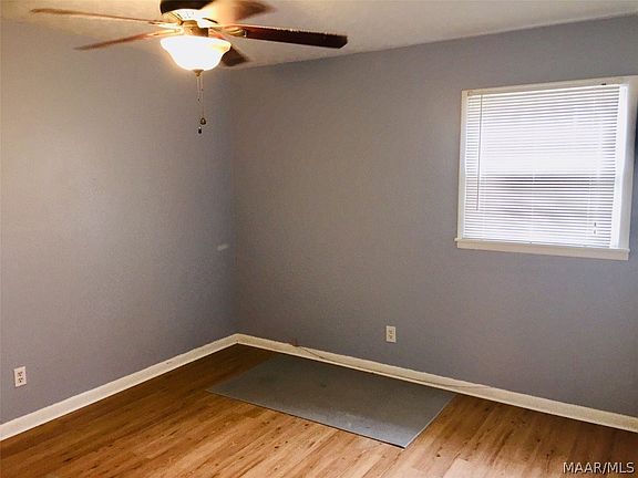 3rd image of 142 Karen Ct