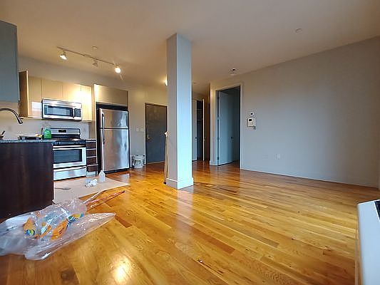 5th image of 41 Kosciuszko St APT 412
