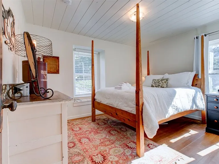 20600 NW Kings Grade Rd — Photo 13