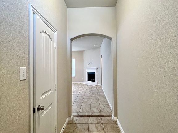 4th image of 215 Clark Dr