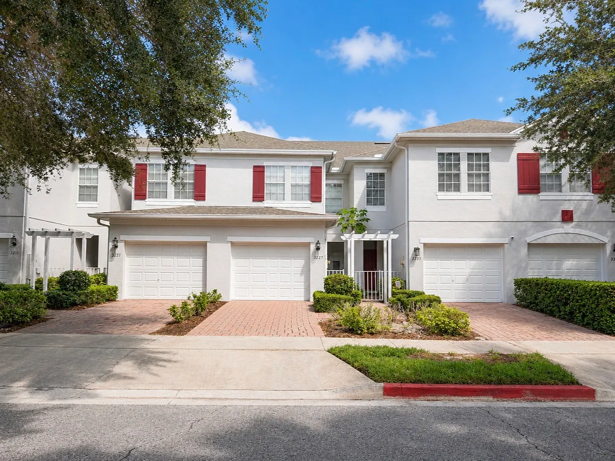 3 bed, 2.5 bath, 1455 sqft, $2,200 — Photo 2