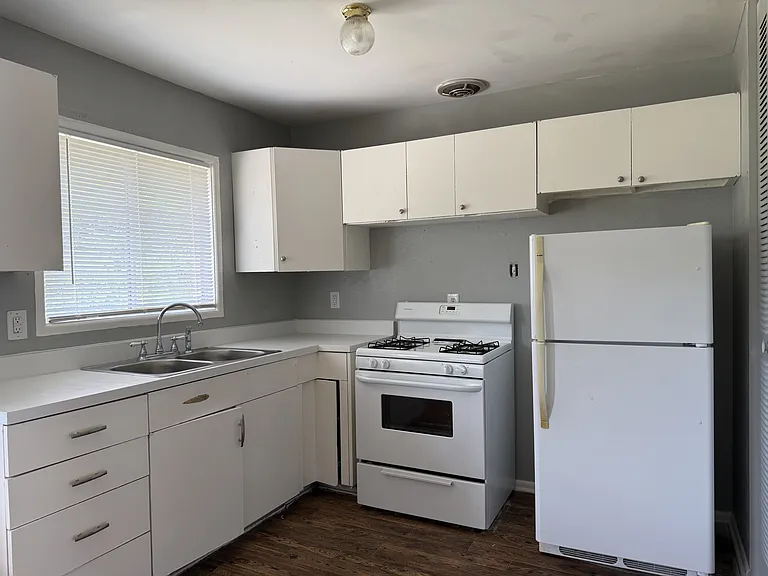 1409 Metropolitan Dr — Photo 5