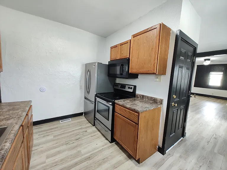 155 W Railroad St — Photo 4