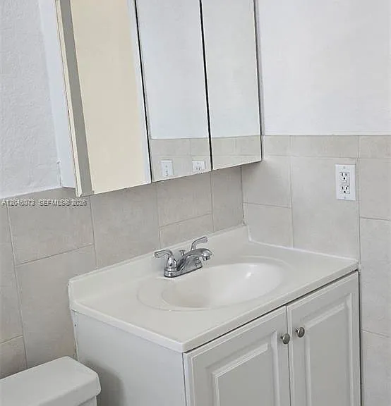 3260 NE 19th Ave #11 — Photo 8