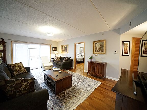 4th image of 476 Alles St Unit 308