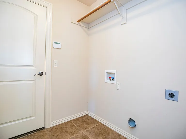 5319 Stockton Ave — Photo 17