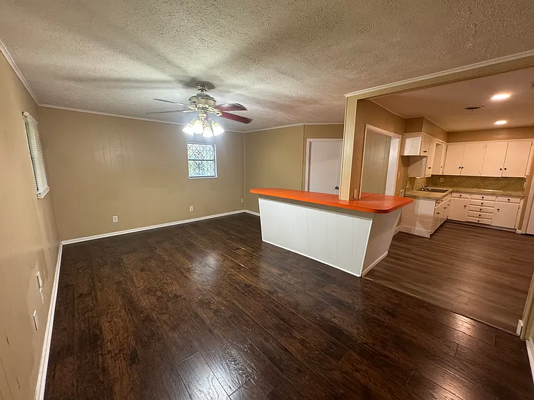 5525 Anderson St — Photo 25